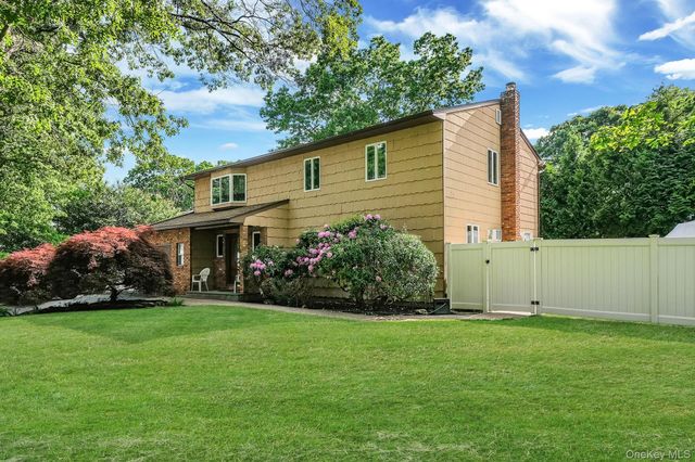 26 Heritage Place S, Nesconset, NY 11767