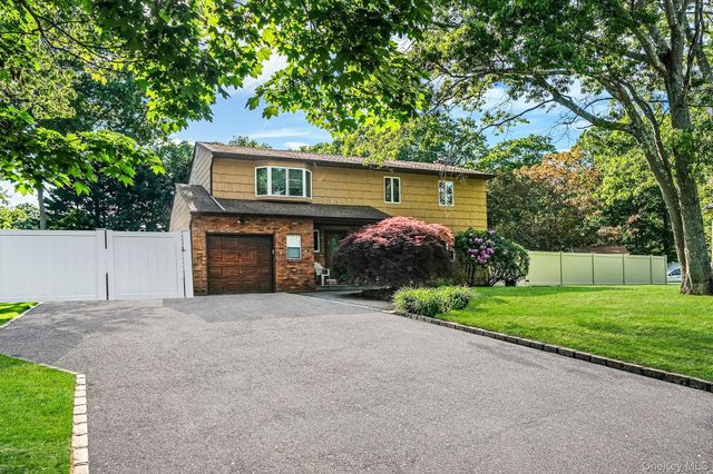 26 Heritage Place S, Nesconset, NY 11767