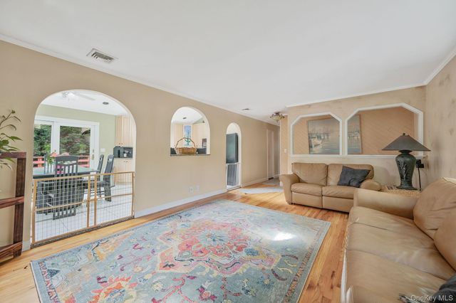 26 Heritage Place S, Nesconset, NY 11767