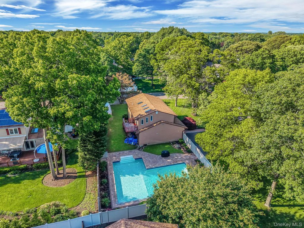 26 Heritage Place S, Nesconset, NY 11767