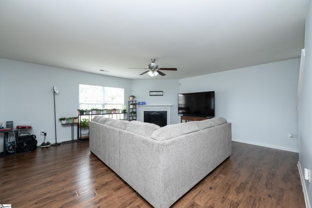 611 Willow Bank Landing, Moore, SC 29369