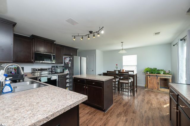 611 Willow Bank Landing, Moore, SC 29369