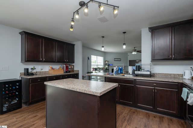 611 Willow Bank Landing, Moore, SC 29369