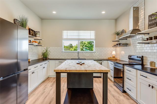 20702 Post Oak DR, Lago Vista, TX 78645