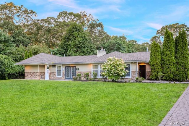 266 Lake Point Circle 266, Middle Island, NY 11953