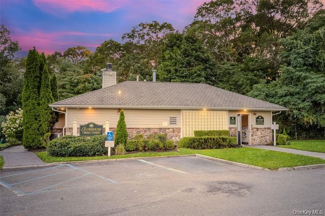 266 Lake Point Circle 266, Middle Island, NY 11953