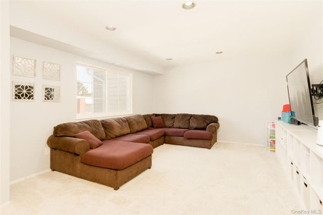 266 Lake Point Circle 266, Middle Island, NY 11953