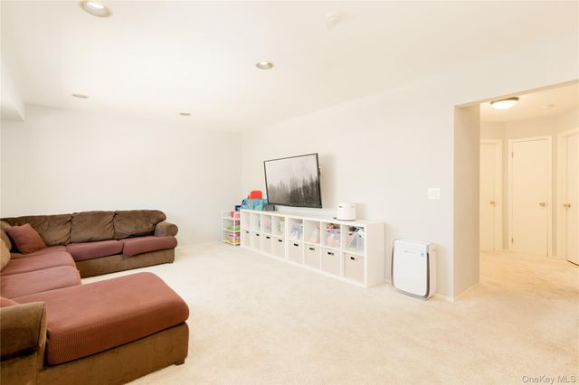 266 Lake Point Circle 266, Middle Island, NY 11953