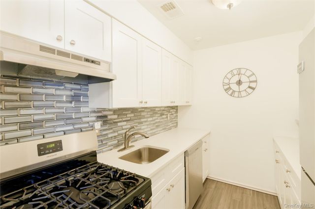 266 Lake Point Circle 266, Middle Island, NY 11953