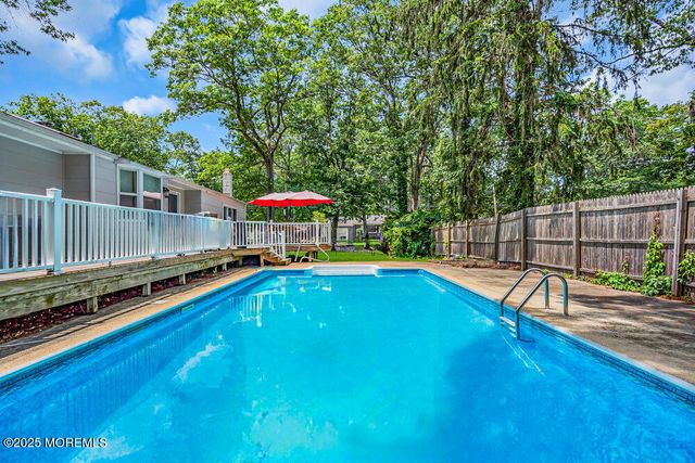 424 Colleen Court, Toms River, NJ 08755