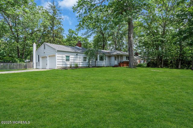 424 Colleen Court, Toms River, NJ 08755