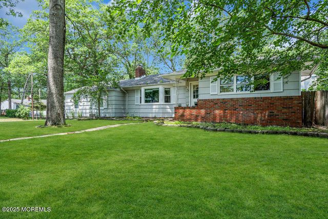 424 Colleen Court, Toms River, NJ 08755