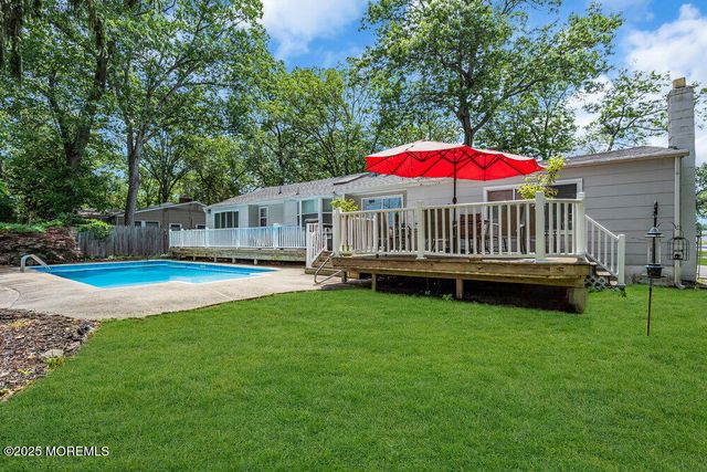 424 Colleen Court, Toms River, NJ 08755