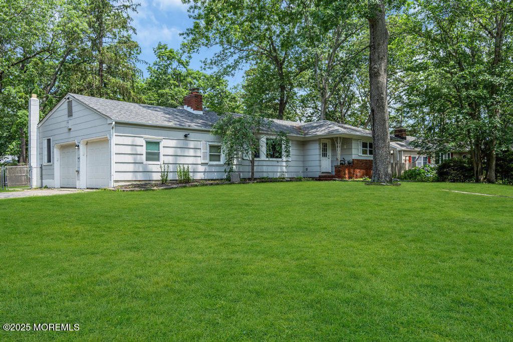 424 Colleen Court, Toms River, NJ 08755