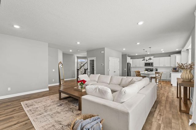 20355 Gateway Drive, Lakeville, MN 55044