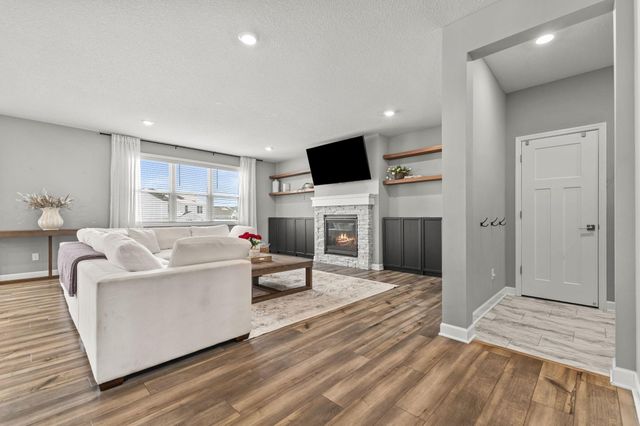 20355 Gateway Drive, Lakeville, MN 55044