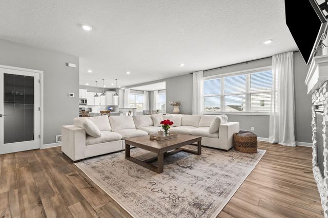 20355 Gateway Drive, Lakeville, MN 55044