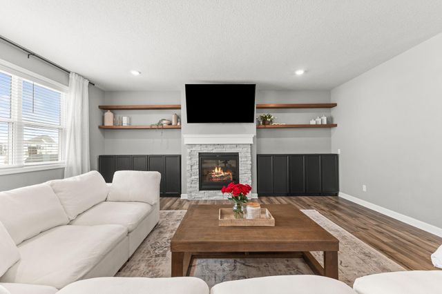 20355 Gateway Drive, Lakeville, MN 55044