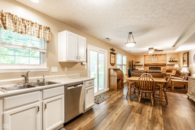 486 Hyannis Drive, Avon, IN 46123