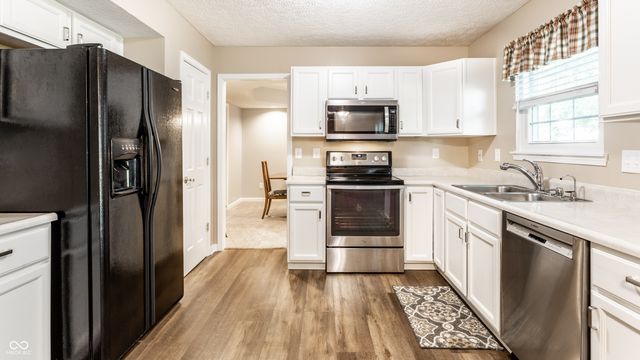 486 Hyannis Drive, Avon, IN 46123