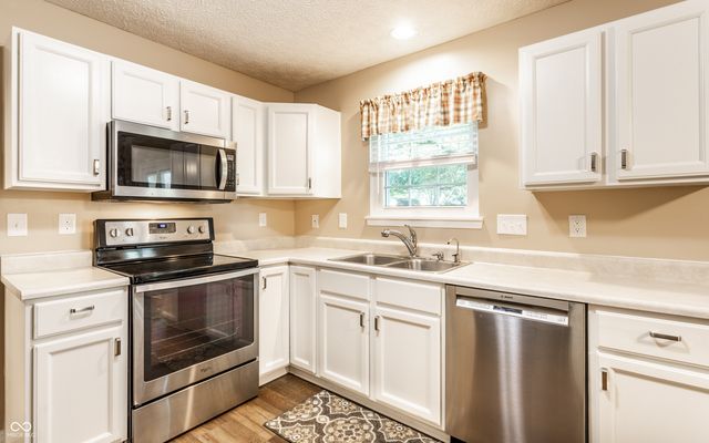 486 Hyannis Drive, Avon, IN 46123