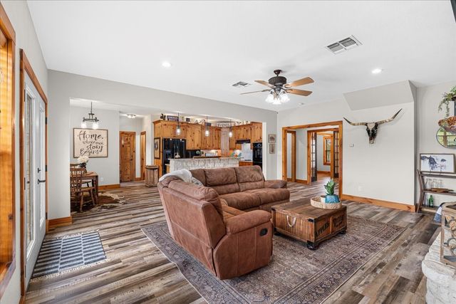 7303 S US Highway 287, Corsicana, TX 75109
