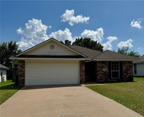 3702 Meadow View Drive, College Station, TX 77845