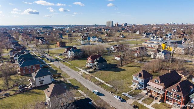 2575 Harding Street, Detroit, MI 48214