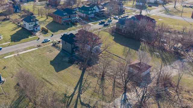 2575 Harding Street, Detroit, MI 48214