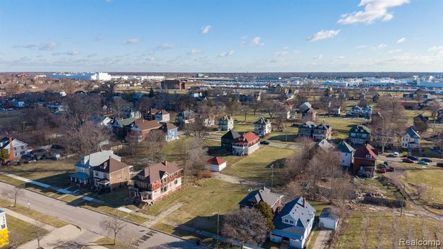 2575 Harding Street, Detroit, MI 48214