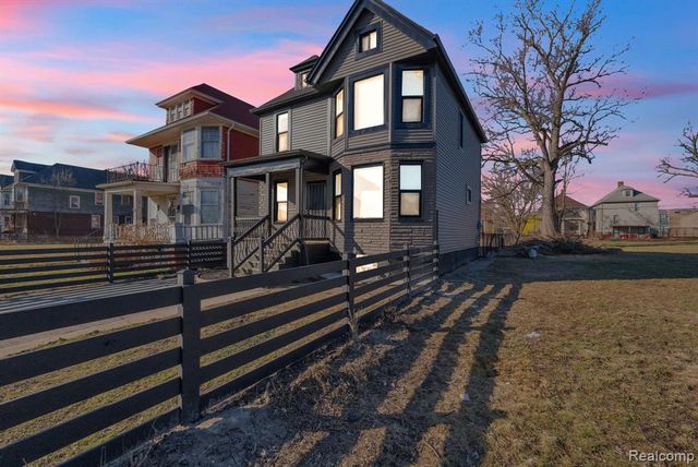 2575 Harding Street, Detroit, MI 48214