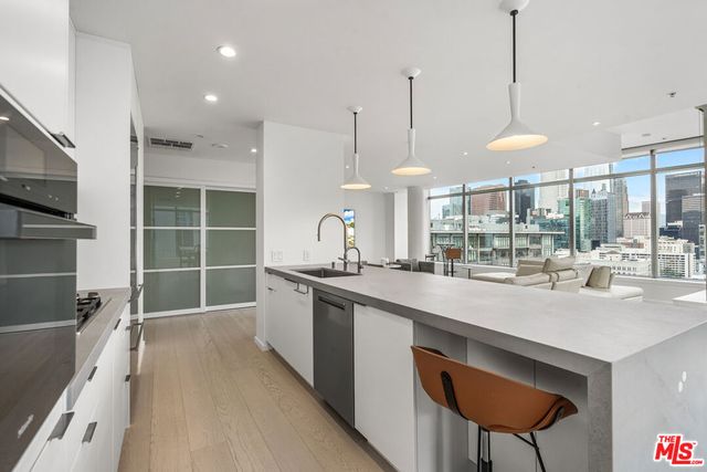 1155 S Grand Avenue 2109, Los Angeles, CA 90015