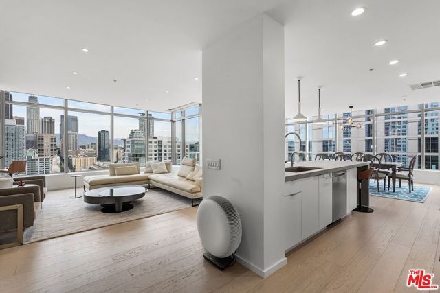 1155 S Grand Avenue 2109, Los Angeles, CA 90015