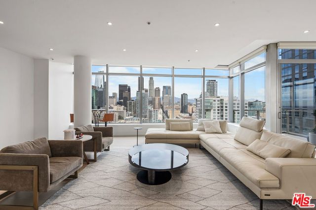 1155 S Grand Avenue 2109, Los Angeles, CA 90015