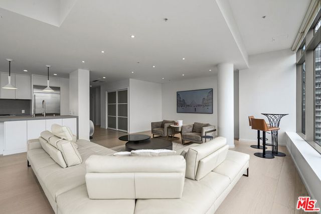 1155 S Grand Avenue 2109, Los Angeles, CA 90015