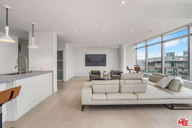 1155 S Grand Avenue 2109, Los Angeles, CA 90015