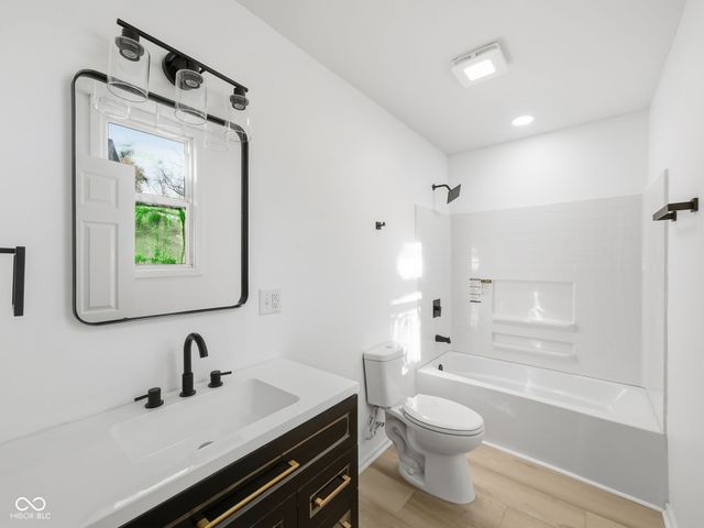 809 Hutchins Avenue, Columbus, IN 47201