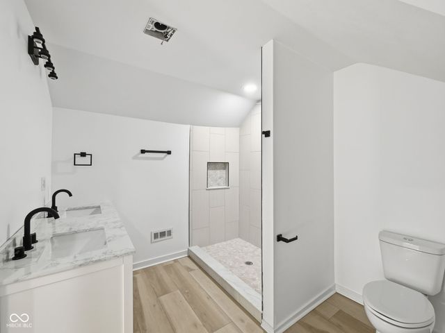 809 Hutchins Avenue, Columbus, IN 47201