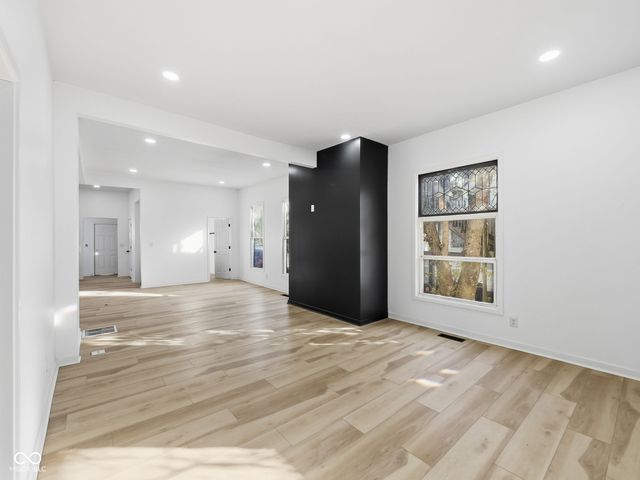 809 Hutchins Avenue, Columbus, IN 47201