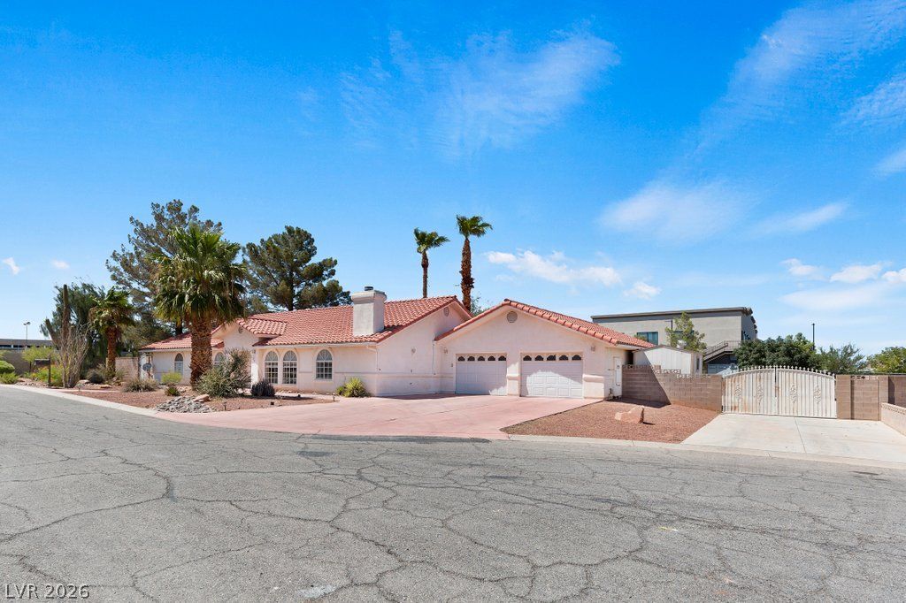 7110 La Cienega Street, Las Vegas, NV 89119 — exterior