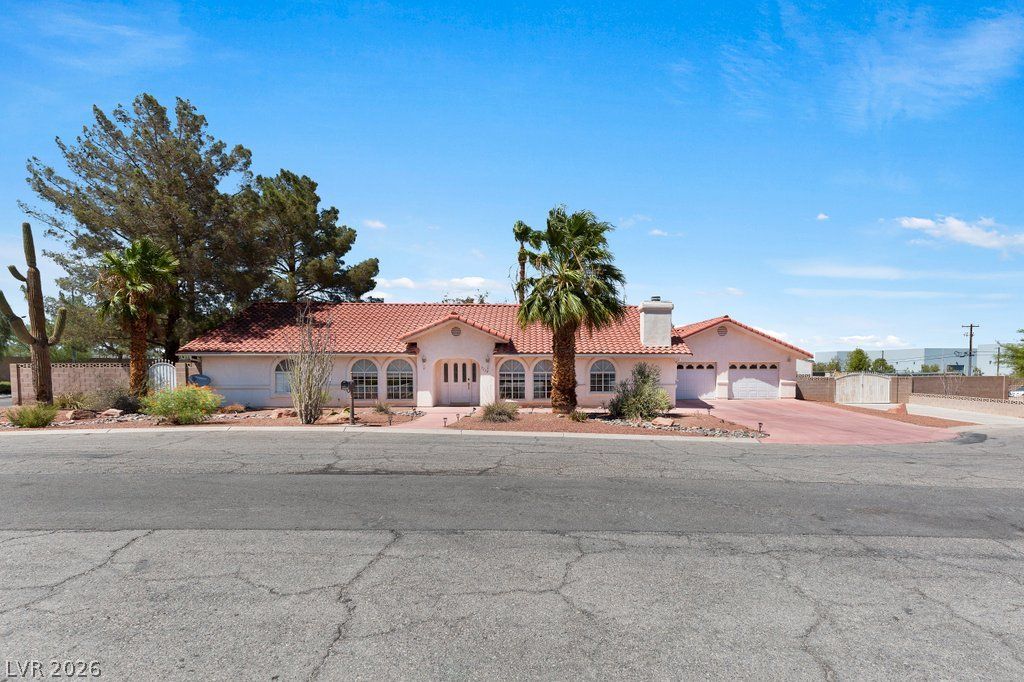 7110 La Cienega Street, Las Vegas, NV 89119 — photo 2