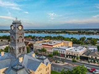 1420 Ridgeview Circle, Granbury, TX 76048