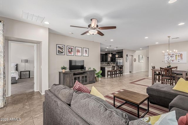 7657 S DEBRA Drive, Gilbert, AZ 85298