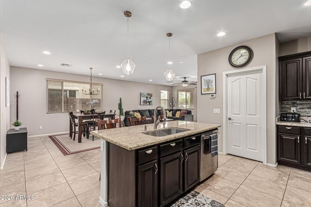 7657 S DEBRA Drive, Gilbert, AZ 85298