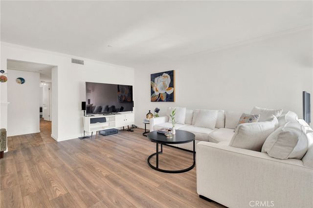 300 E Chestnut 205, Santa Ana, CA 92701