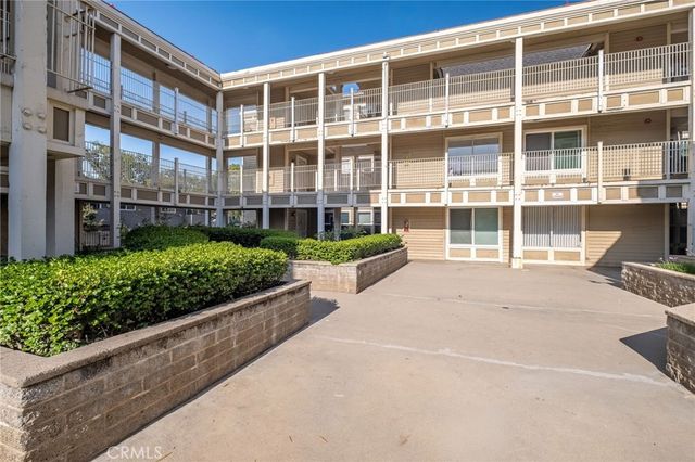 300 E Chestnut 205, Santa Ana, CA 92701