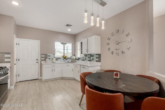 565 W Calle Media Luz, Sahuarita, AZ 85629