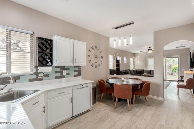 565 W Calle Media Luz, Sahuarita, AZ 85629