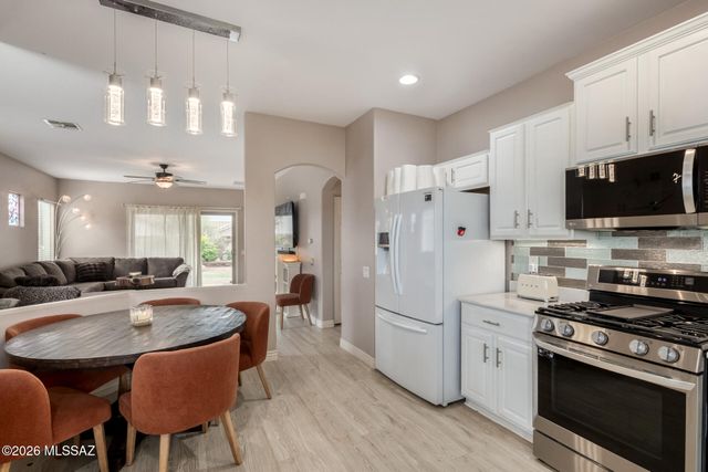 565 W Calle Media Luz, Sahuarita, AZ 85629