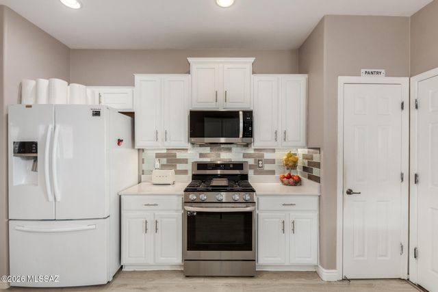 565 W Calle Media Luz, Sahuarita, AZ 85629